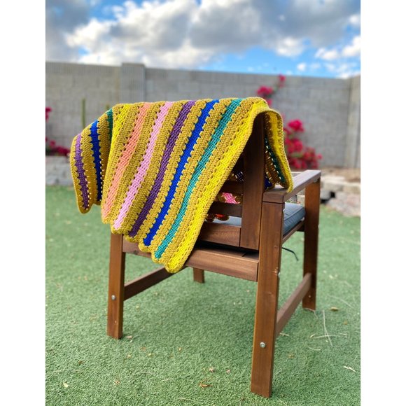 Vintage 1970s rainbow mini knitted Afghan/blanket - Picture 4 of 7